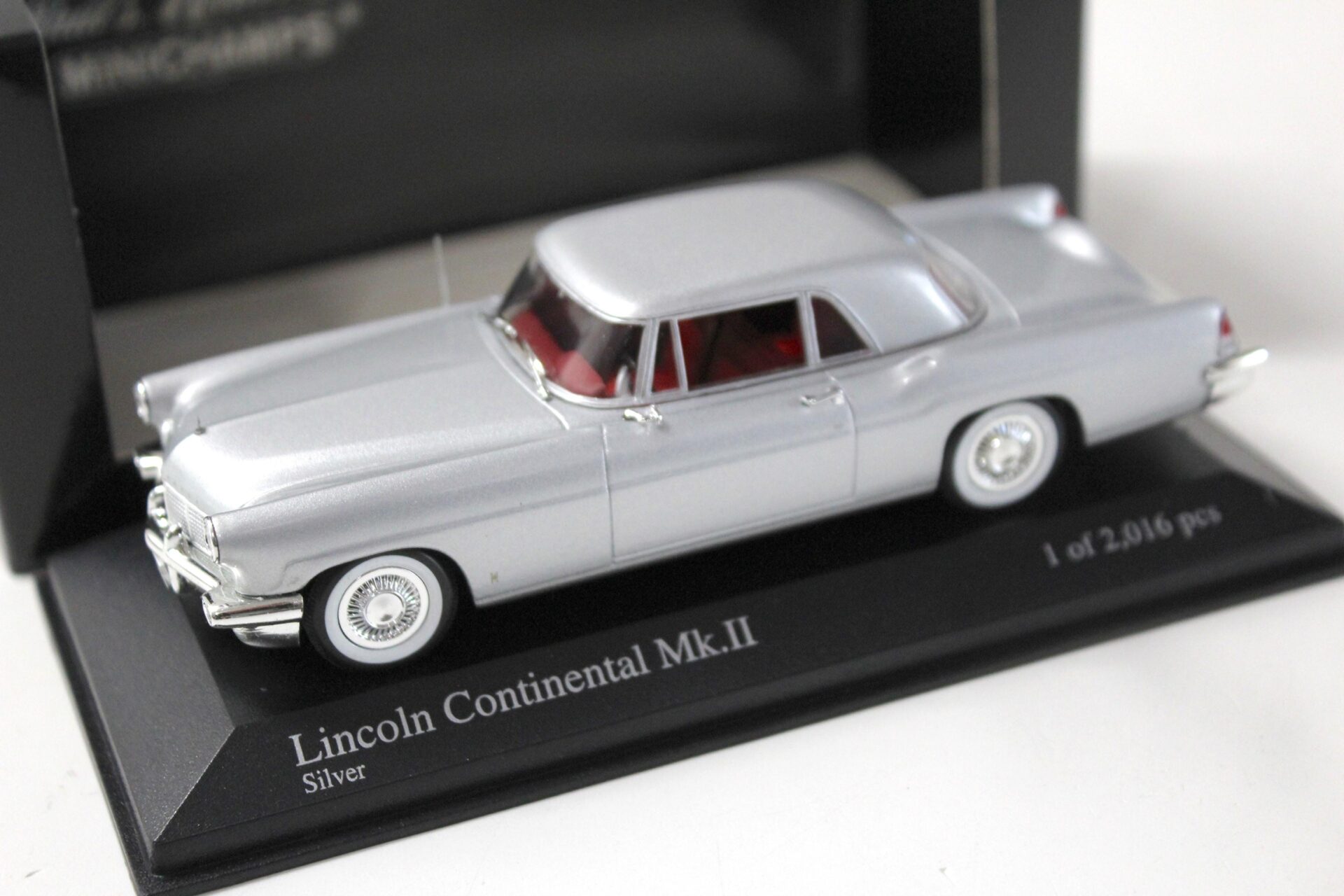 ID 48232 orig.jpg 1:43 Minichamps Lincoln Continental MK.II 1956 silver