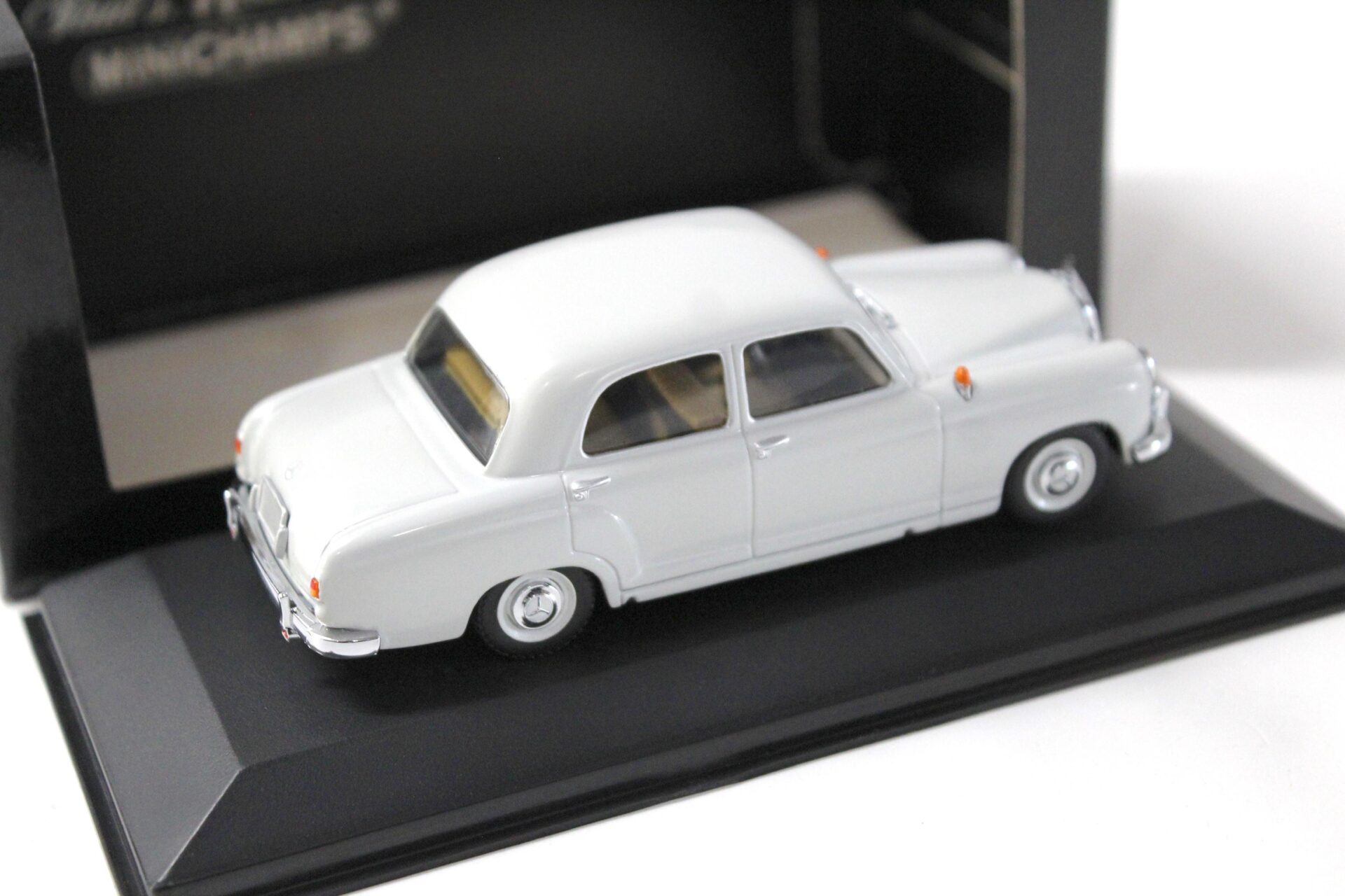 1:43 Minichamps Mercedes 180 Ponton W120 grey 1953-57