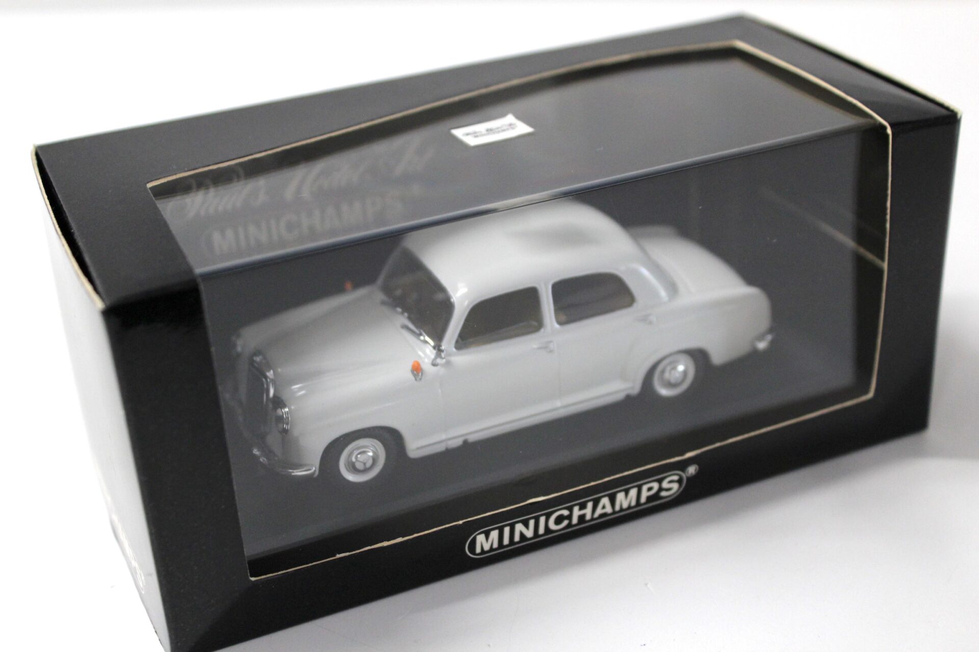 1:43 Minichamps Mercedes 180 Ponton W120 grey 1953-57