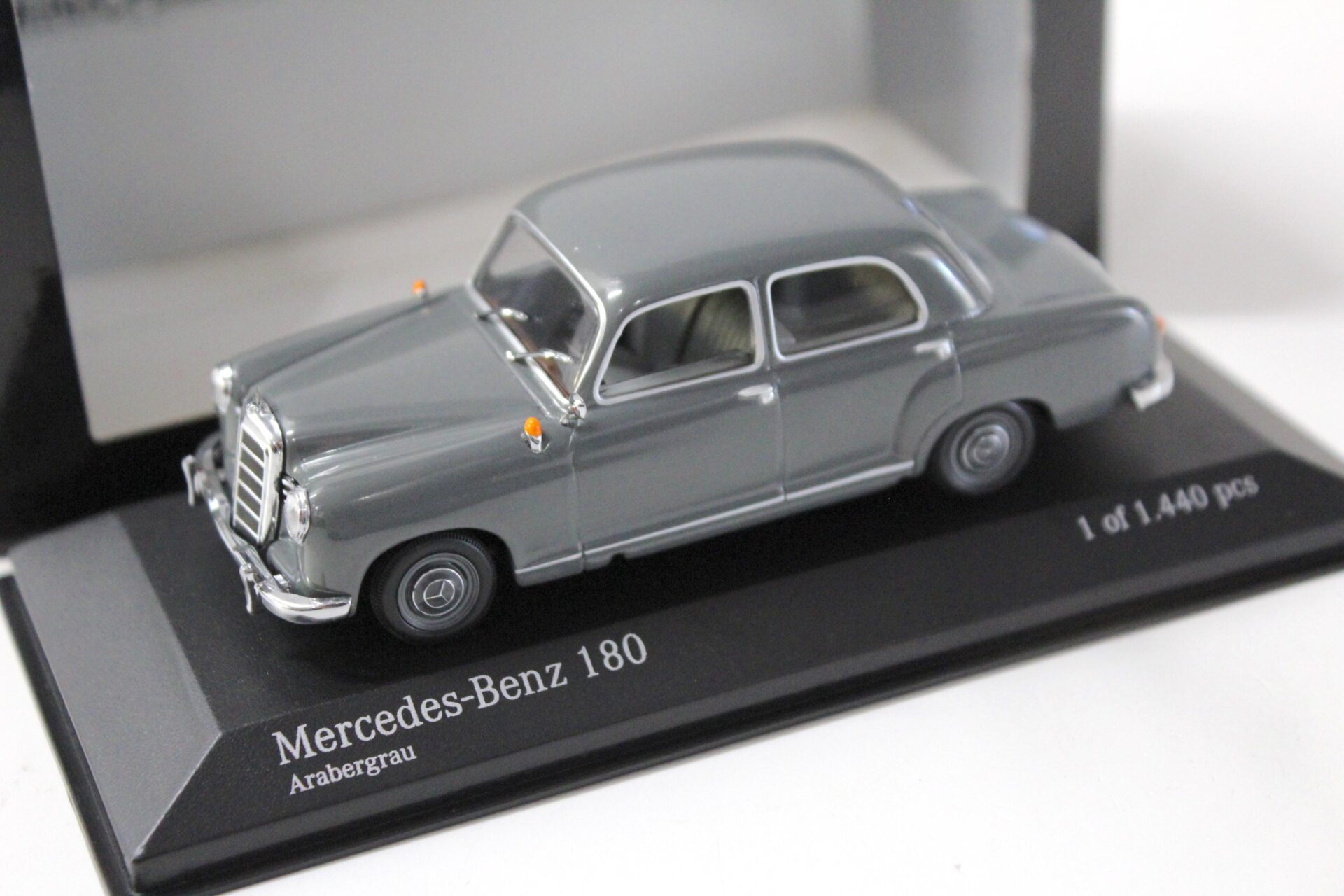 1:43 Minichamps Mercedes 180 Ponton W120 Araber grey 1953