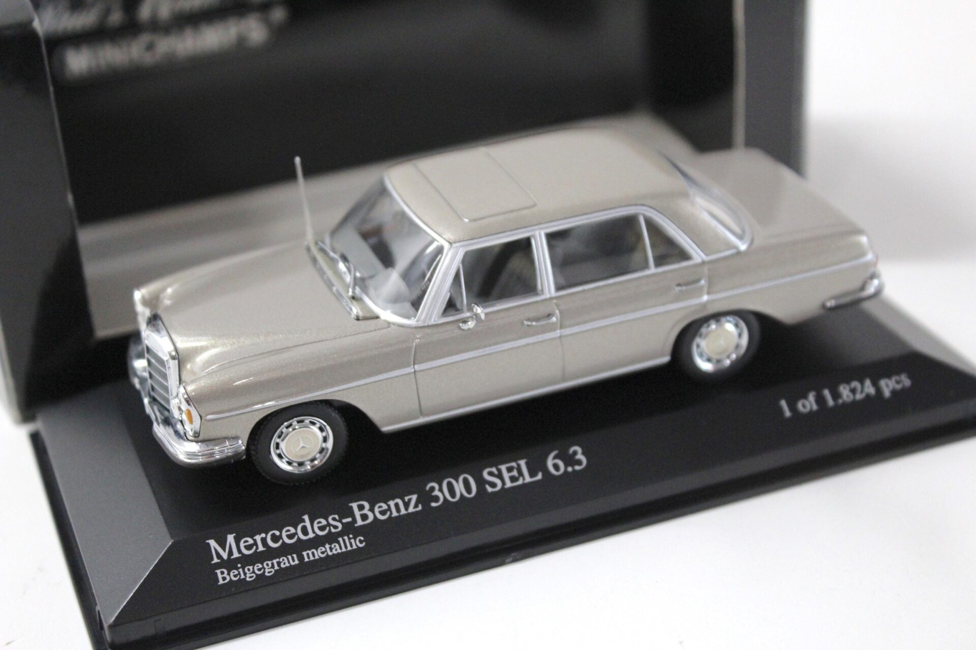ID 48265 orig.jpg 1:43 Minichamps Mercedes 300 SEL 6.3 Limousine beige-grey metallic 1968