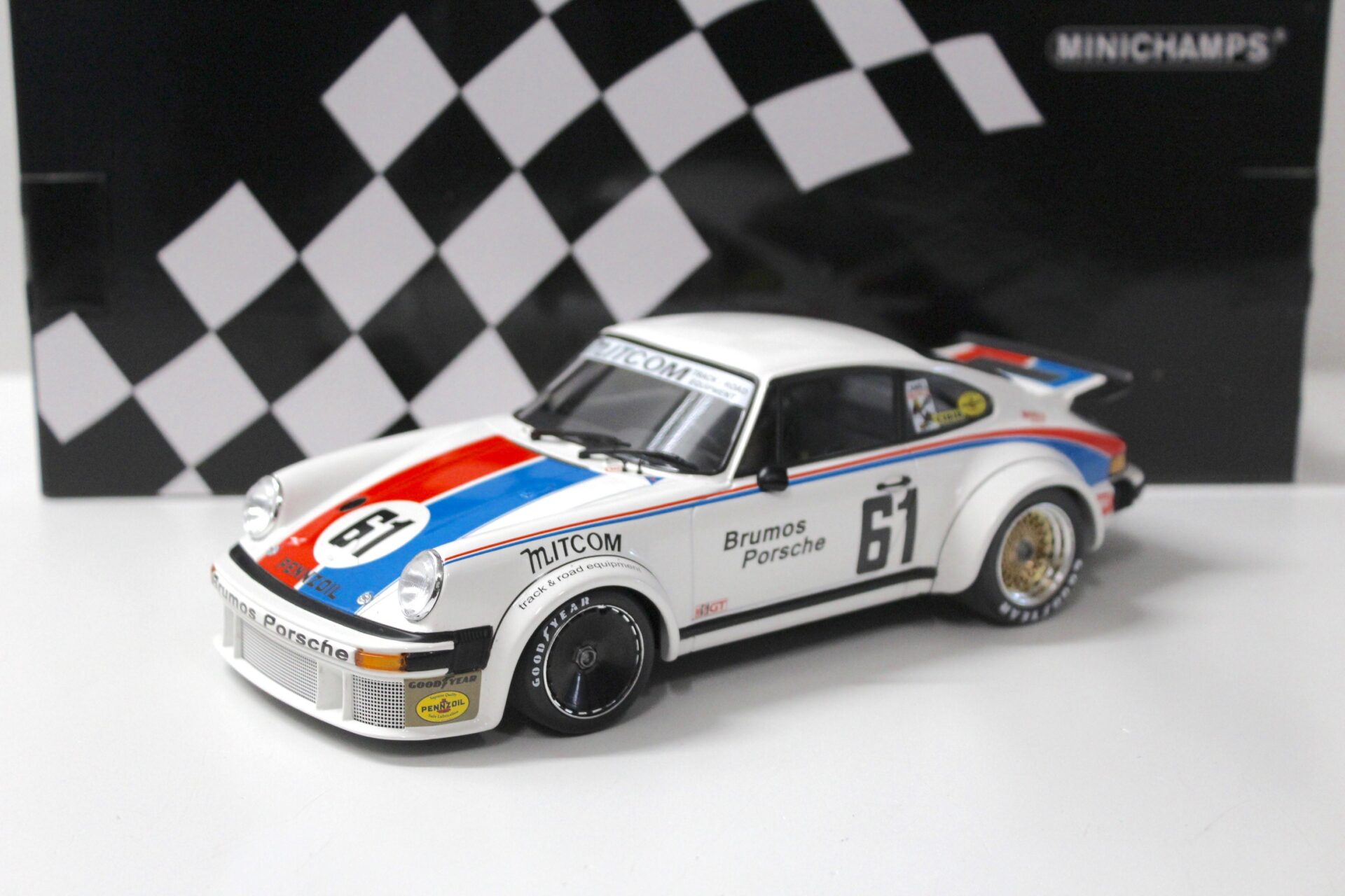 1:18 Minichamps Porsche 934 Brumos Racing #61 Gregg/ Busby 24h Daytona 1977