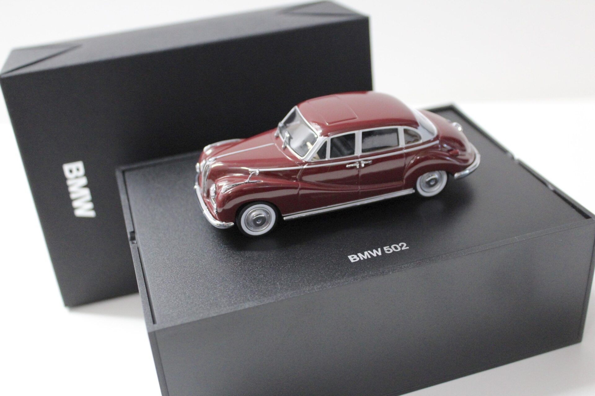 ID 48497 orig.jpg 1:43 Minichamps BMW 502 V8 Limousine dark red DEALER VERSION