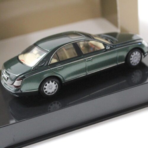 1:43 AUTOart Maybach 57 Limousine dark green/ green DEALER VERSION