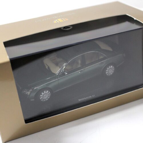 1:43 AUTOart Maybach 57 Limousine dark green/ green DEALER VERSION