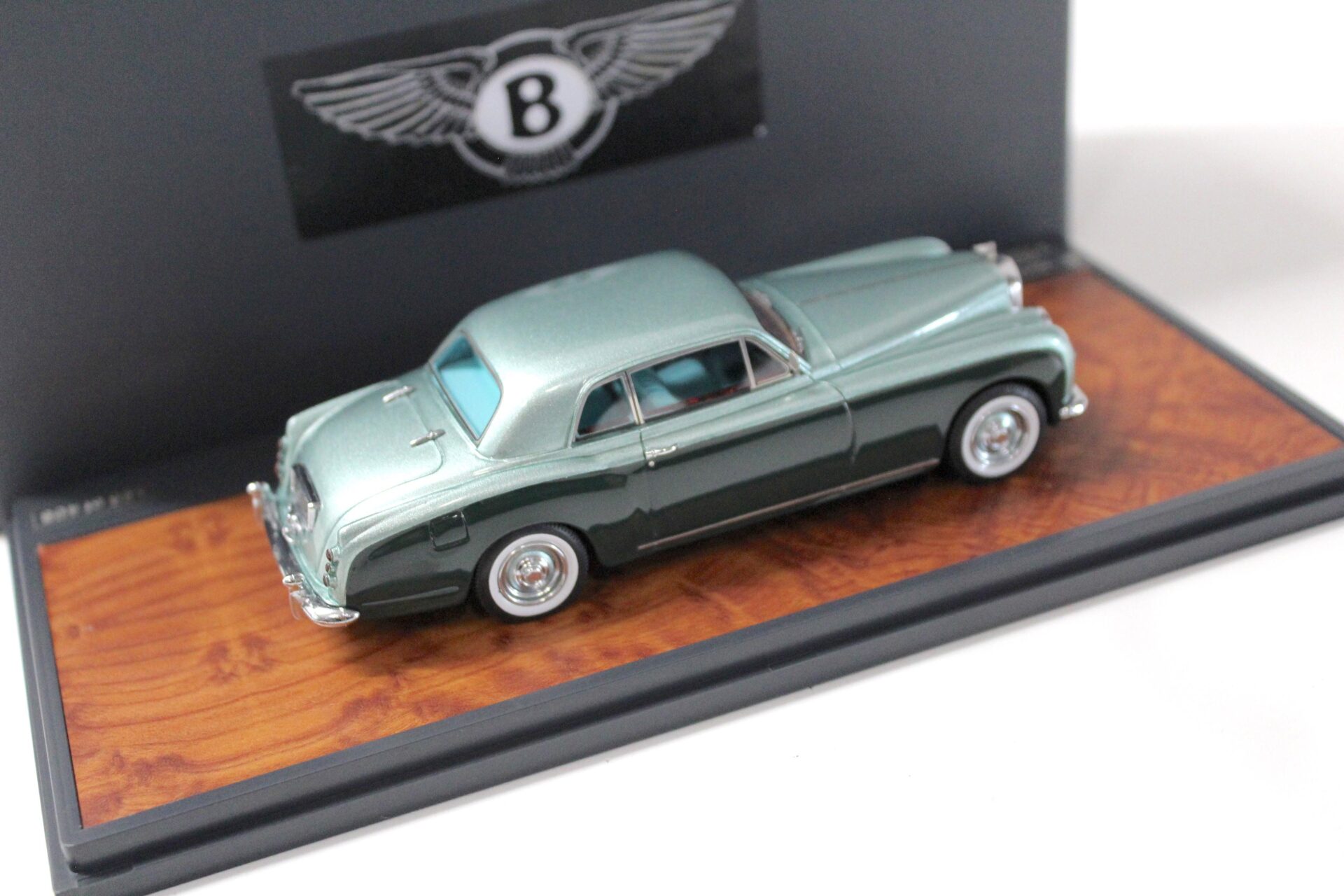 1:43 Matrix Bentley S1 Continental Park Ward green David Niven 1956