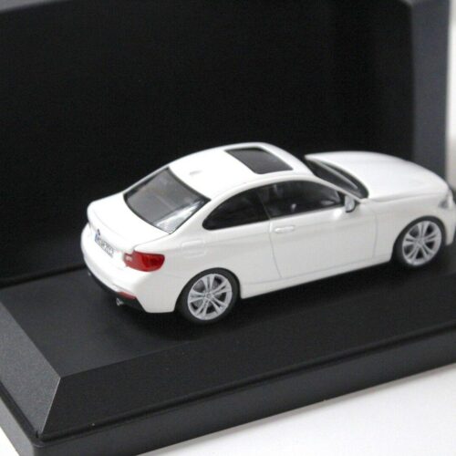 1:43 Minichamps BMW 2er F22 Coupe white DEALER VERSION