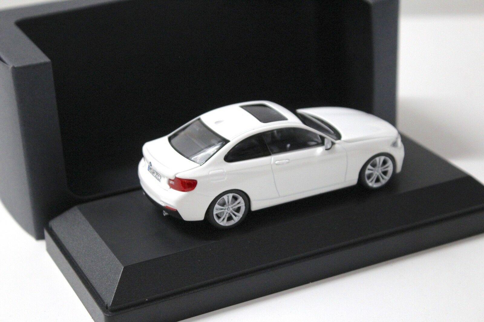 1:43 Minichamps BMW 2er F22 Coupe white DEALER VERSION