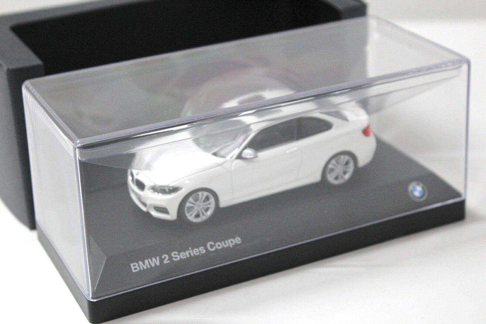1:43 Minichamps BMW 2er F22 Coupe white DEALER VERSION