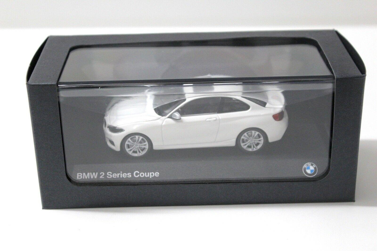 1:43 Minichamps BMW 2er F22 Coupe white DEALER VERSION