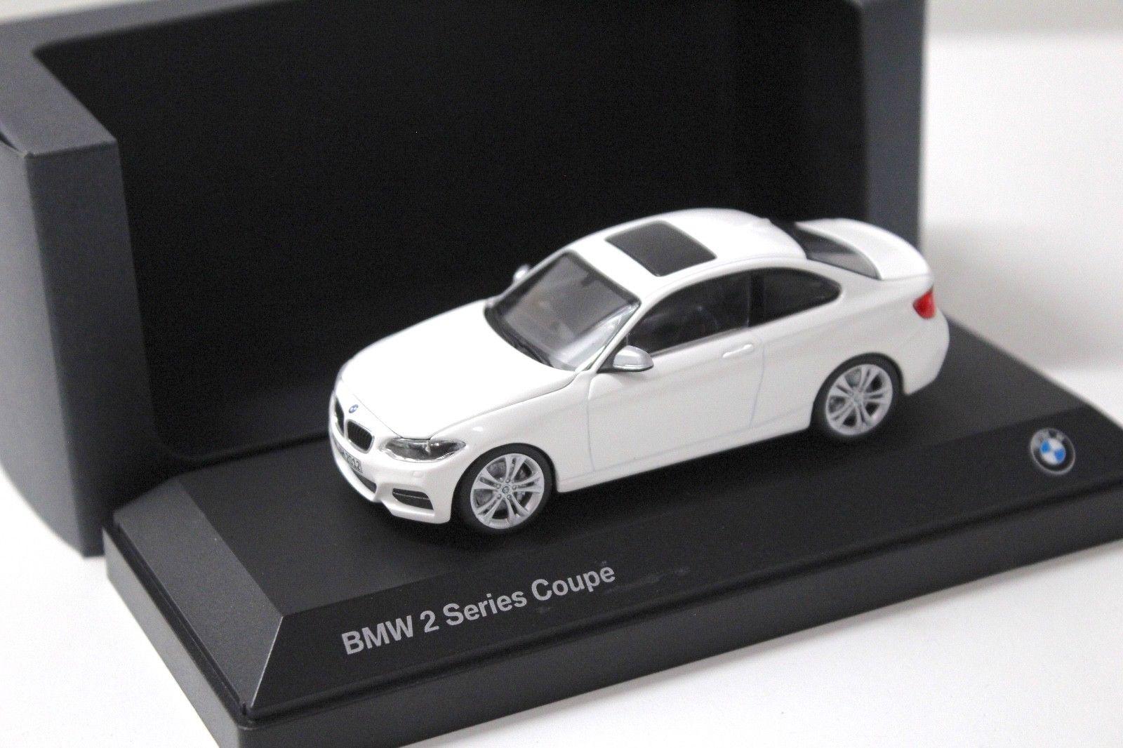 ID 50569 orig.jpg 1:43 Minichamps BMW 2er F22 Coupe white DEALER VERSION