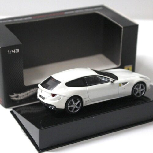 1:43 Hot Wheels Elite Ferrari FF pearl white - Image 2