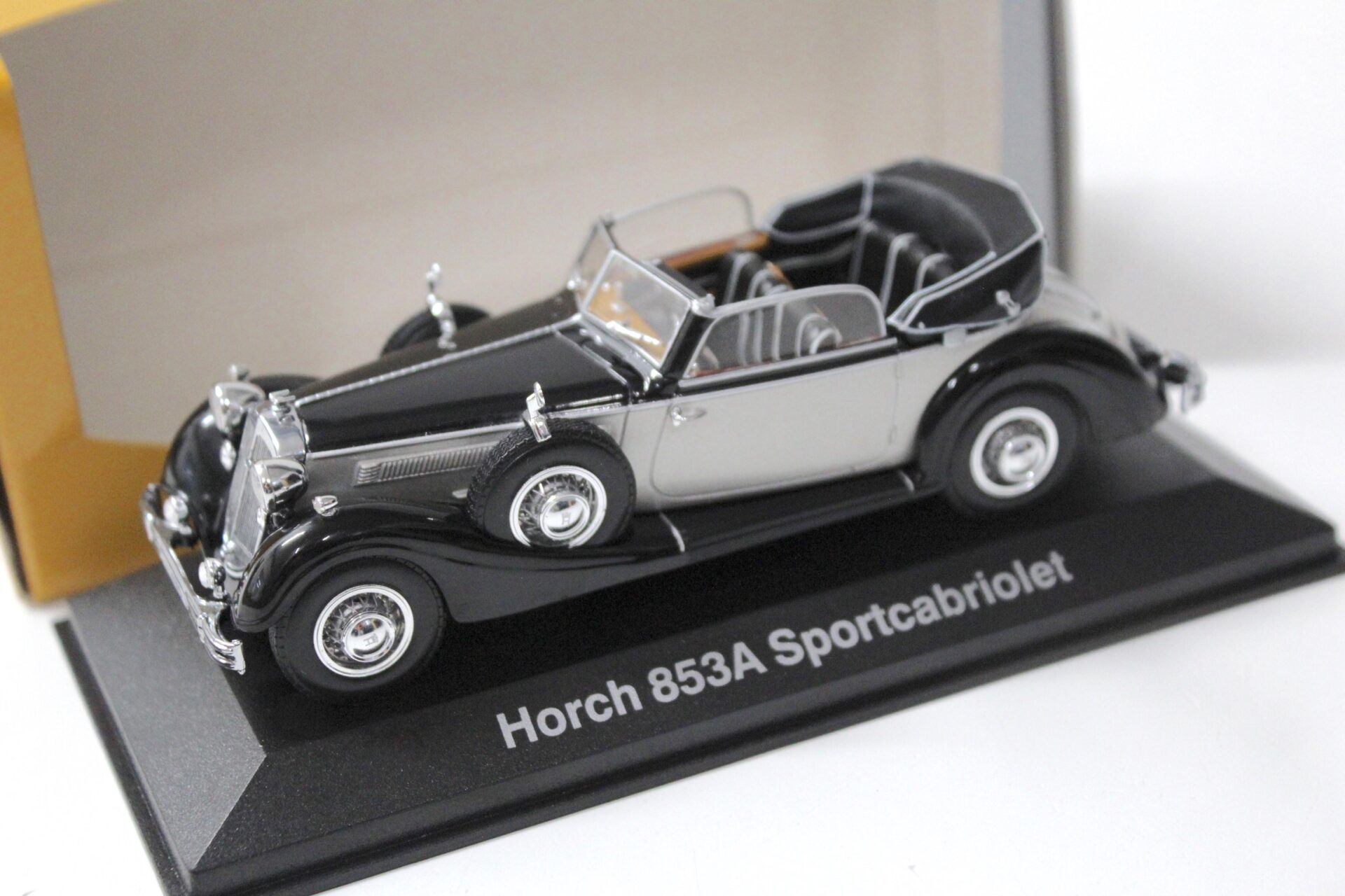 ID 51632 orig.jpg 1:43 Minichamps Horch 853A Sportcabriolet silver/ black DEALER VERSION