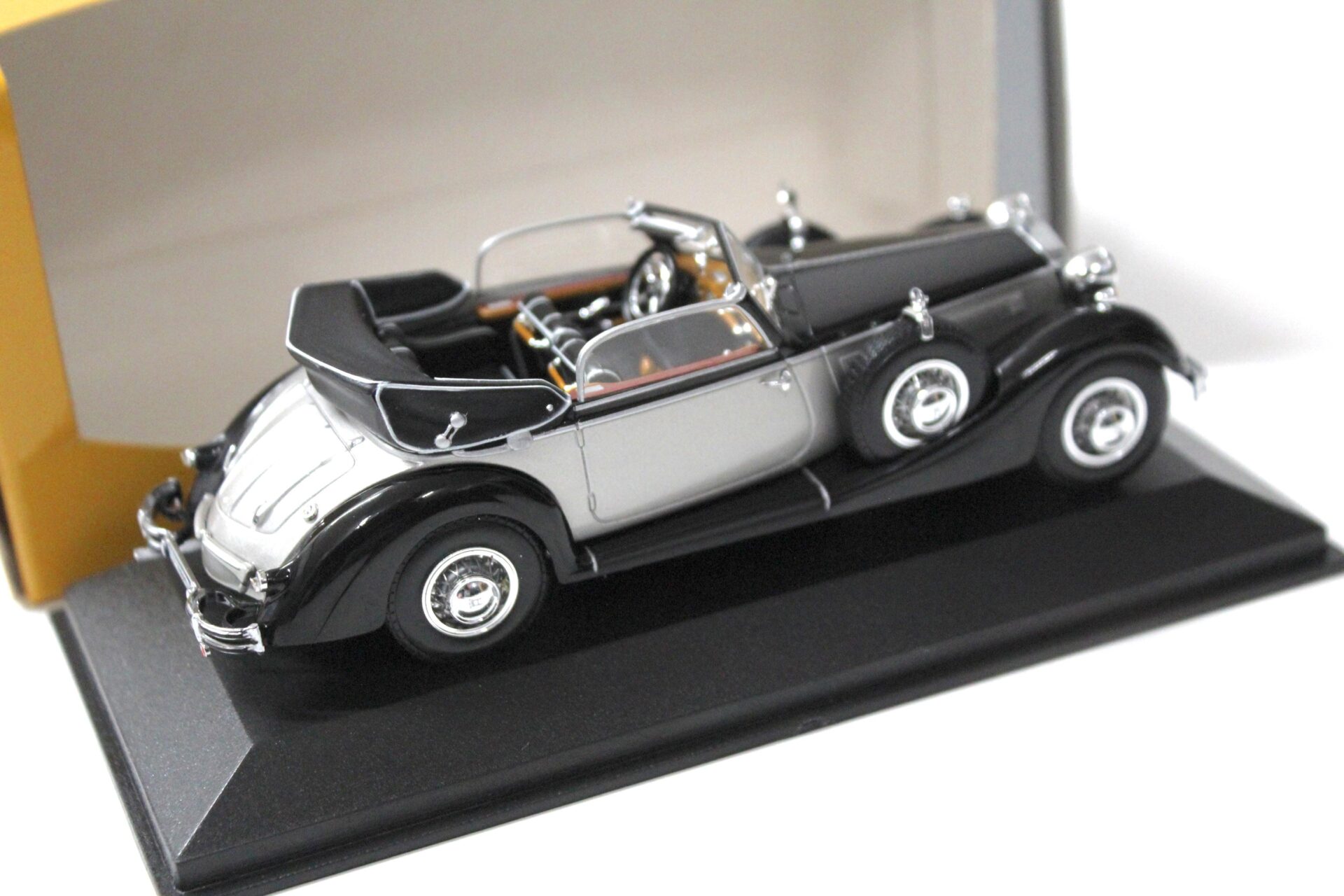 1:43 Minichamps Horch 853A Sportcabriolet silver/ black DEALER VERSION