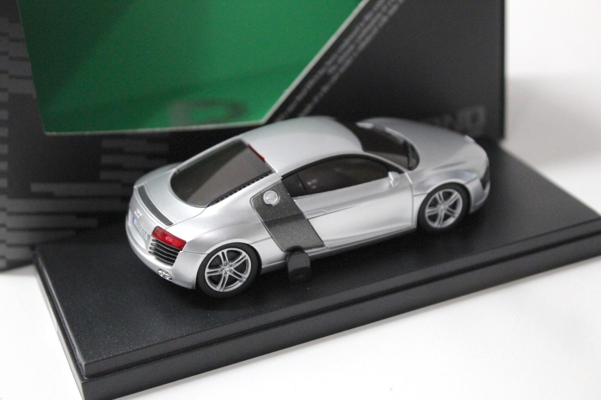 1:43 Kyosho dNANO Audi R8 Coupe silver