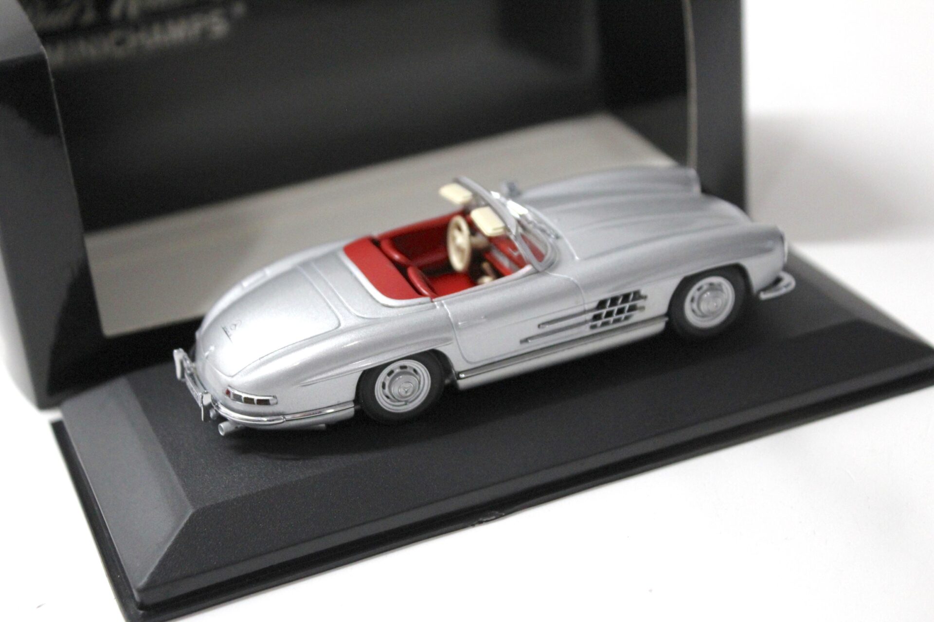 1:43 Minichamps Mercedes 300SL Roadster 1959 silver/ red