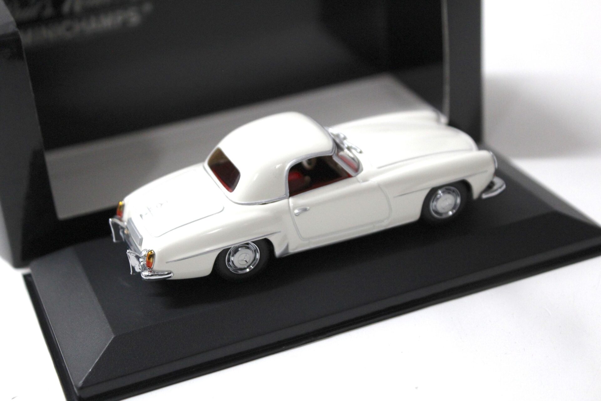 1:43 Minichamps Mercedes 190SL with Hardtop 1955 white/ red