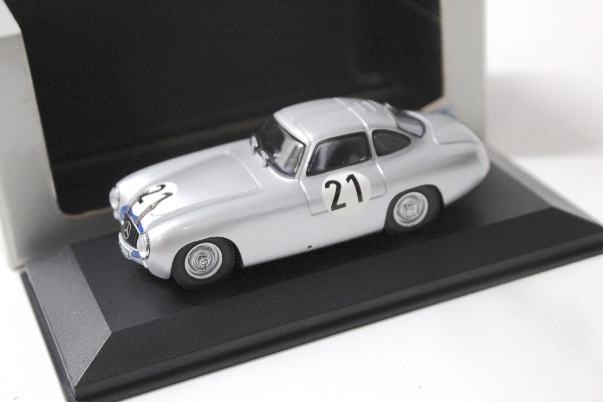 ID 51681 orig.jpg 1:43 Max Models Mercedes 300SL Lang/ Rieß Winner Le Mans 1952 #21