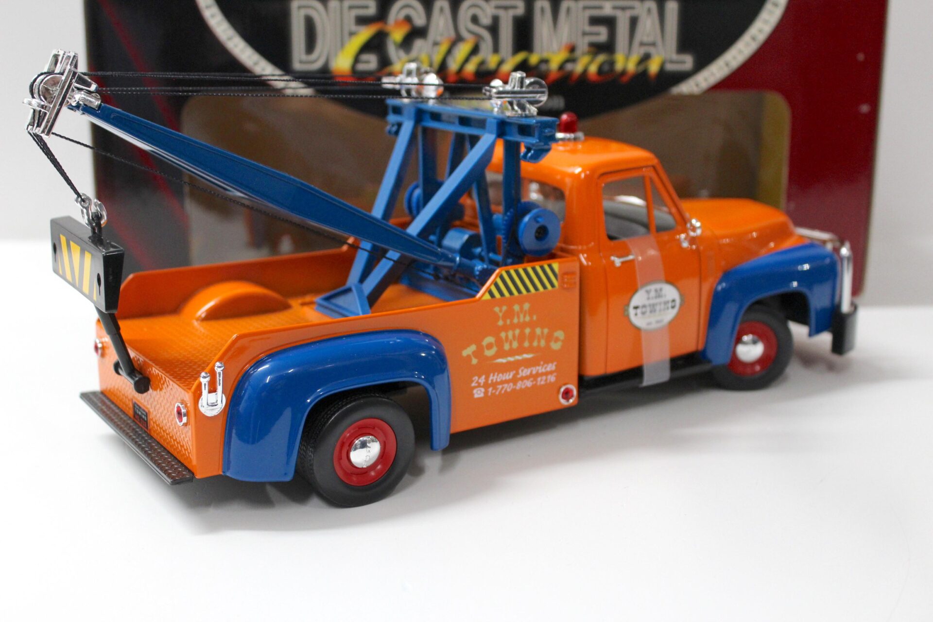 1:18 Road Signature 1953 Ford F-100 Wrecker Abschleppen Y.M. Towing orange