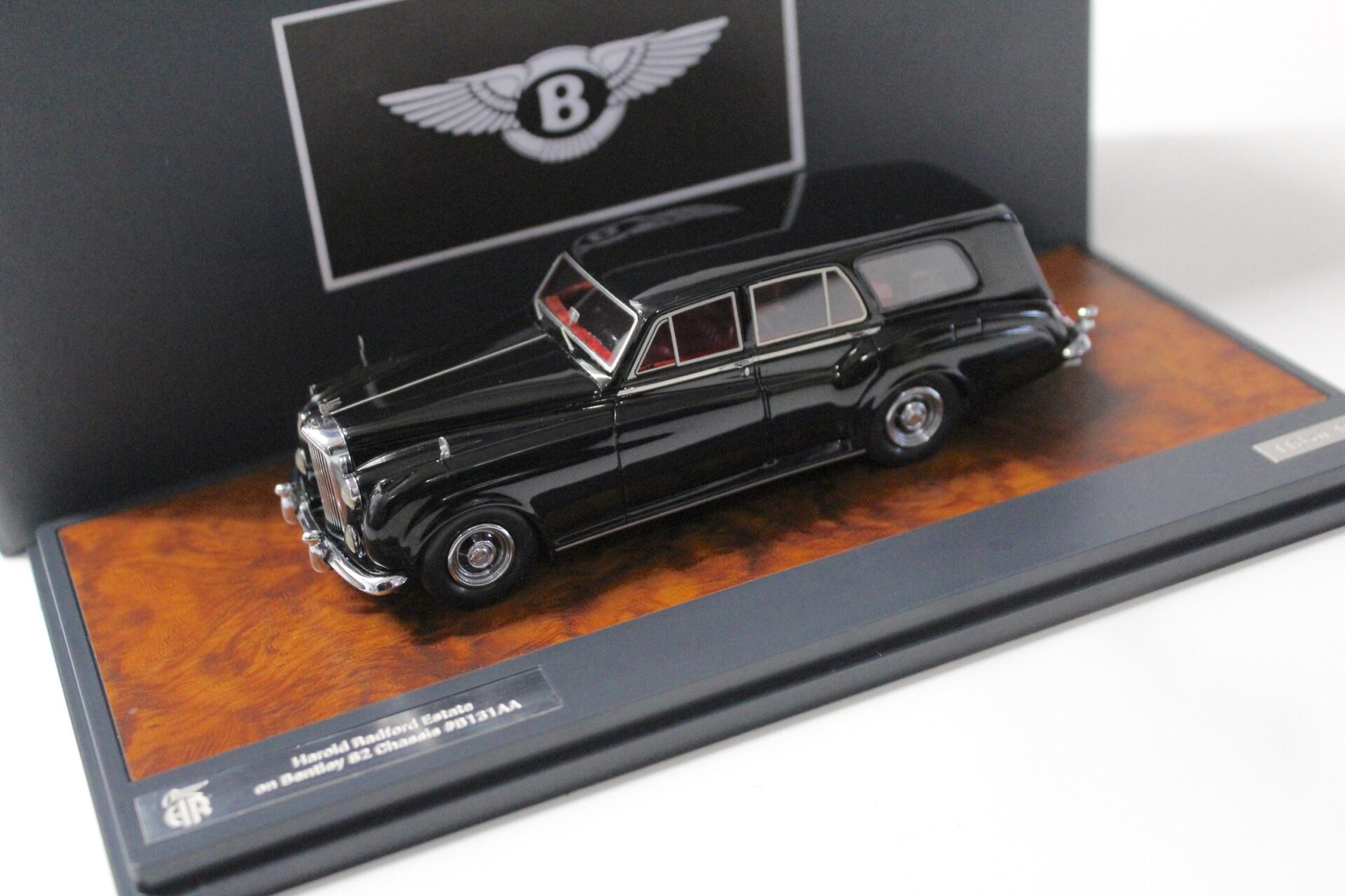 ID 51872 orig.jpg 1:43 Matrix Harold Radford Estate on Bentley S2 Chassis black 1959