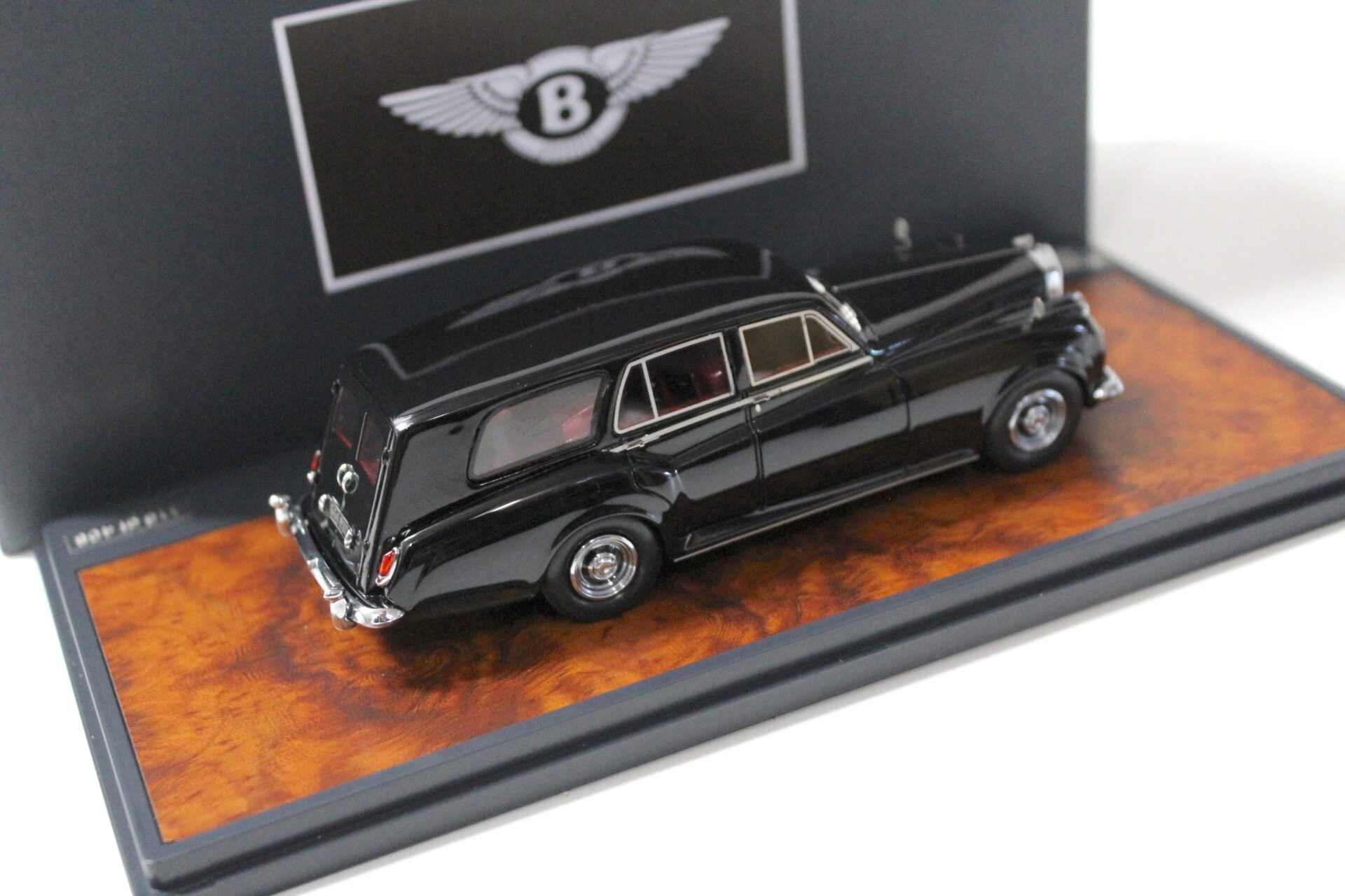 1:43 Matrix Harold Radford Estate on Bentley S2 Chassis black 1959