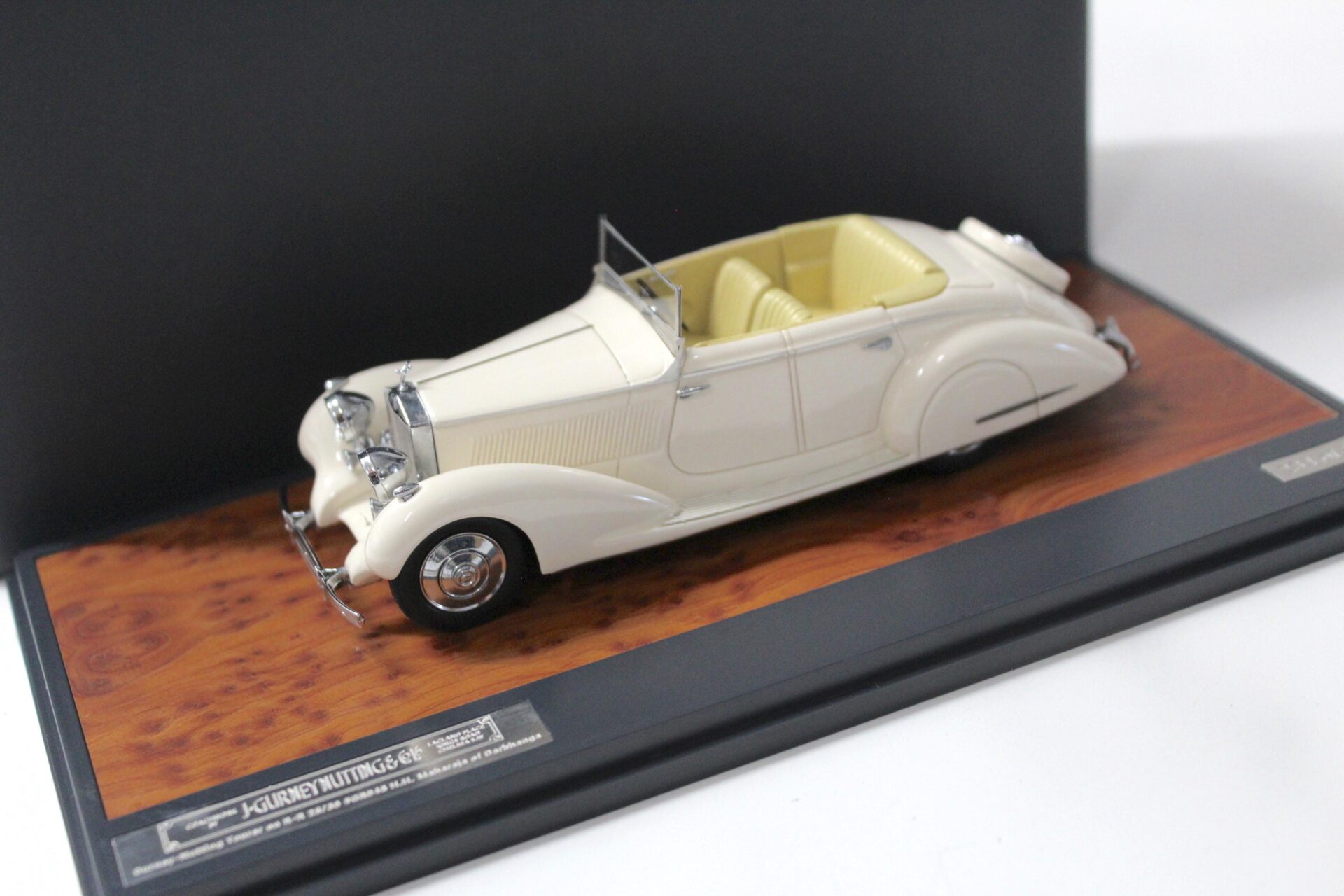 1:43 Matrix Gurney-Nutting Tourer on Rolls Royce 25/30 Maharadscha ivory