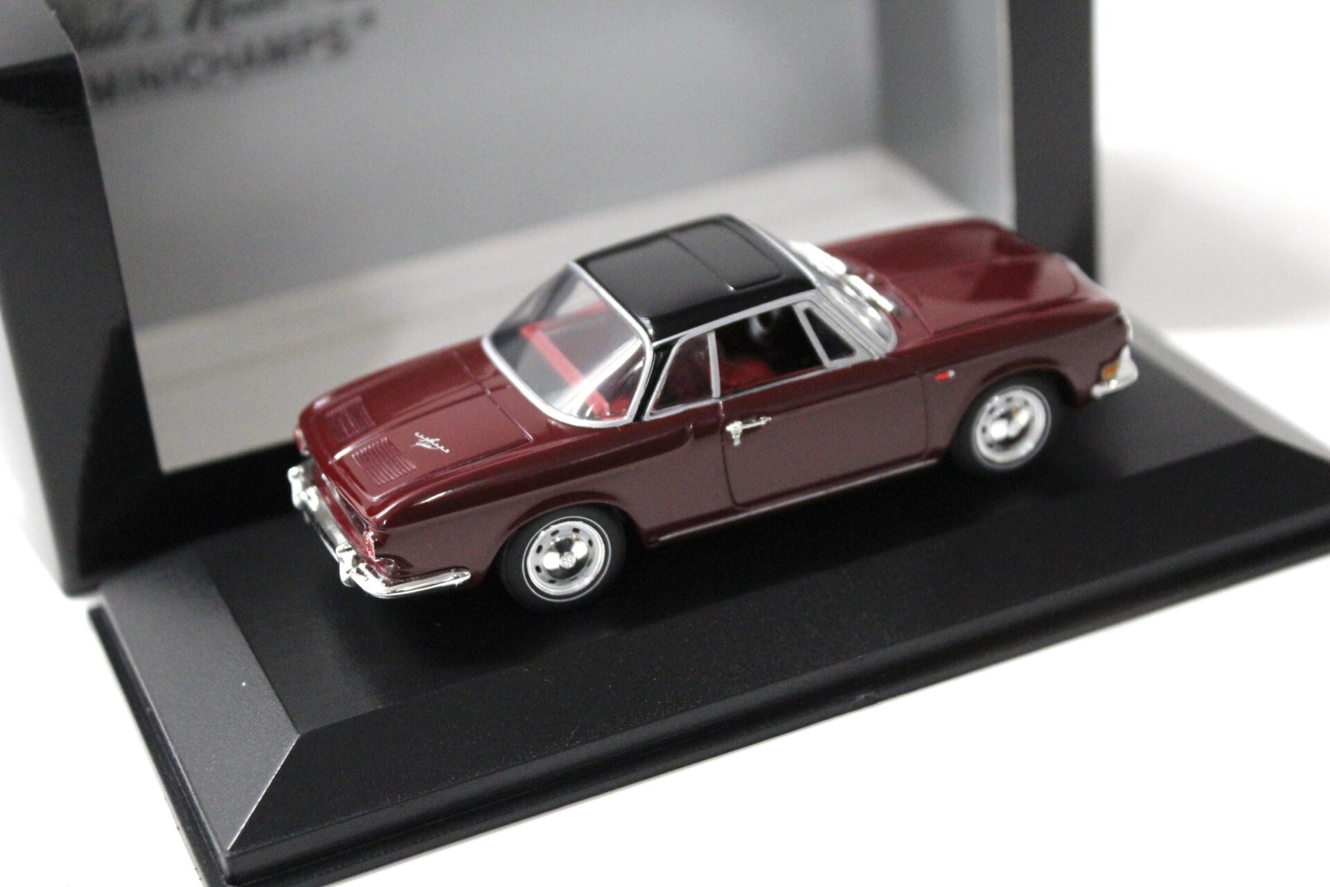 1:43 Minichamps VW Karmann Ghia 1600 dark red/ black 1966