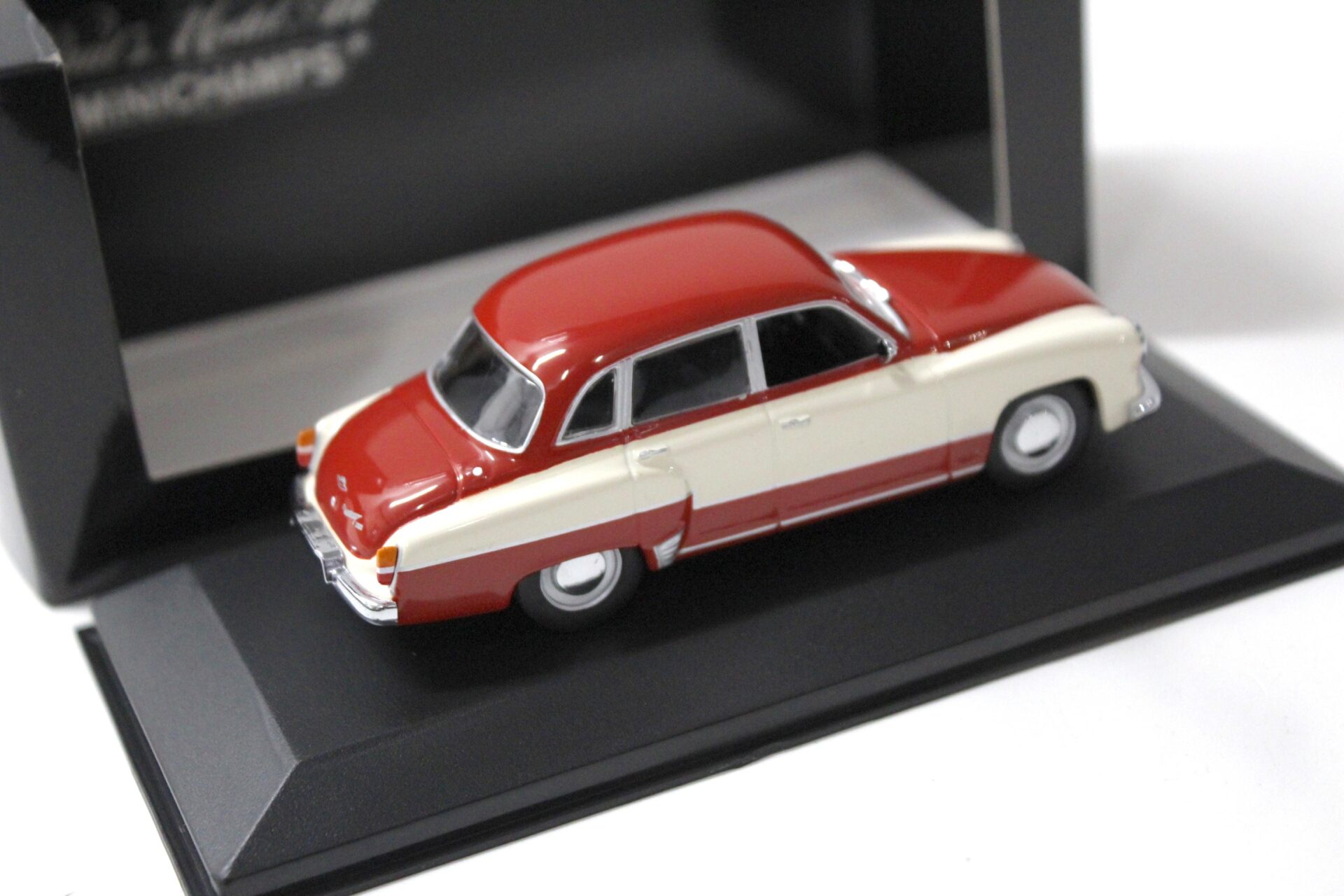 1:43 Minichamps Wartburg A312 Saloon 1958 red/ white