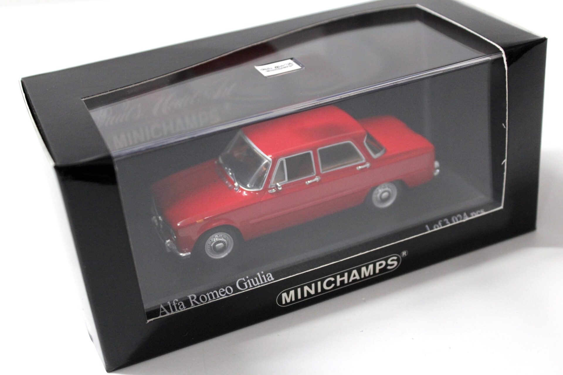 1:43 Minichamps Alfa Romeo Giulia 1300 Super 1970 Rosso Alfa red