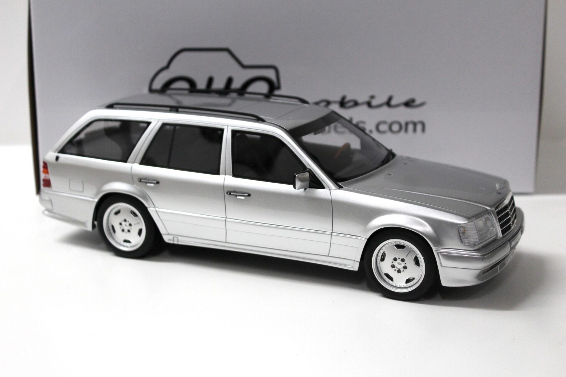 1:18 OTTO mobile OT889 Mercedes S124 E36 AMG brilliant silver 1995