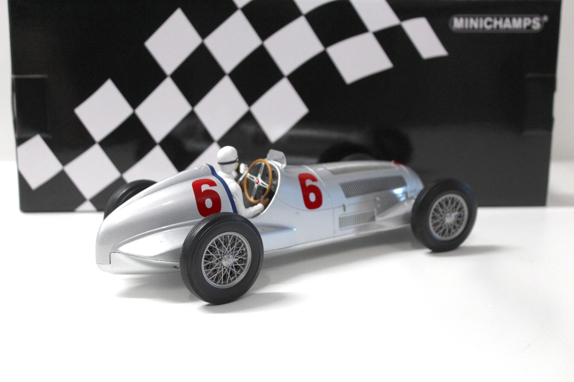 1:18 Minichamps Mercedes W125 Rudolf Caracciola 2ND Place Eifelrennen Nürburgring 1937