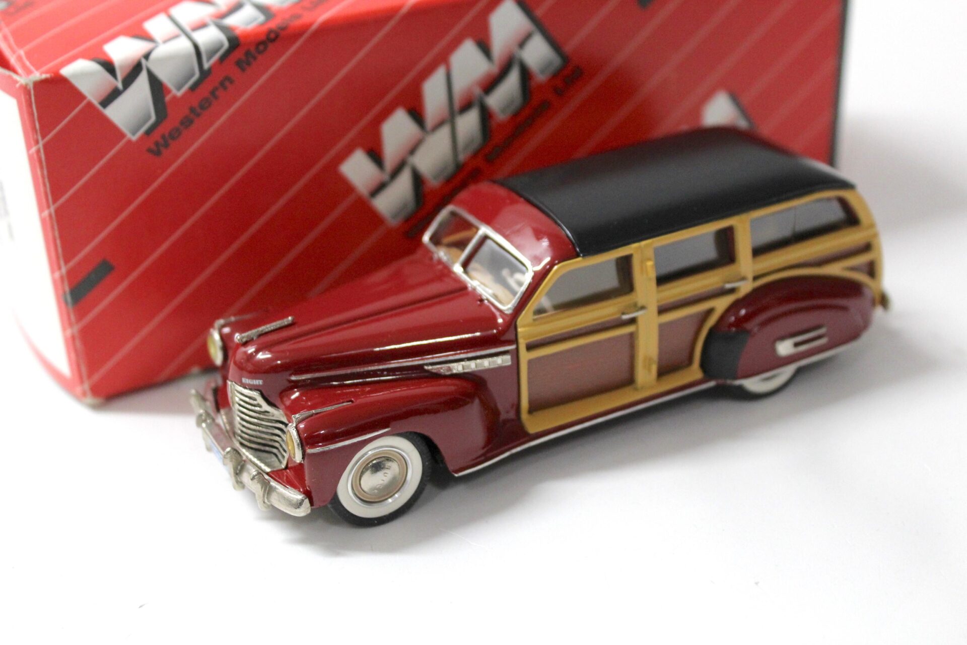 ID 52355 orig.jpg 1:43 Western Models 1941 Buick Estate Wagon Woody red