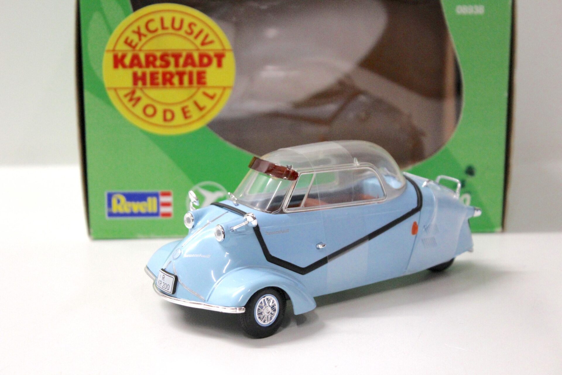 ID 52459 orig.jpg 1:18 Revell Messerschmitt KR 200 Kabinenroller light blue