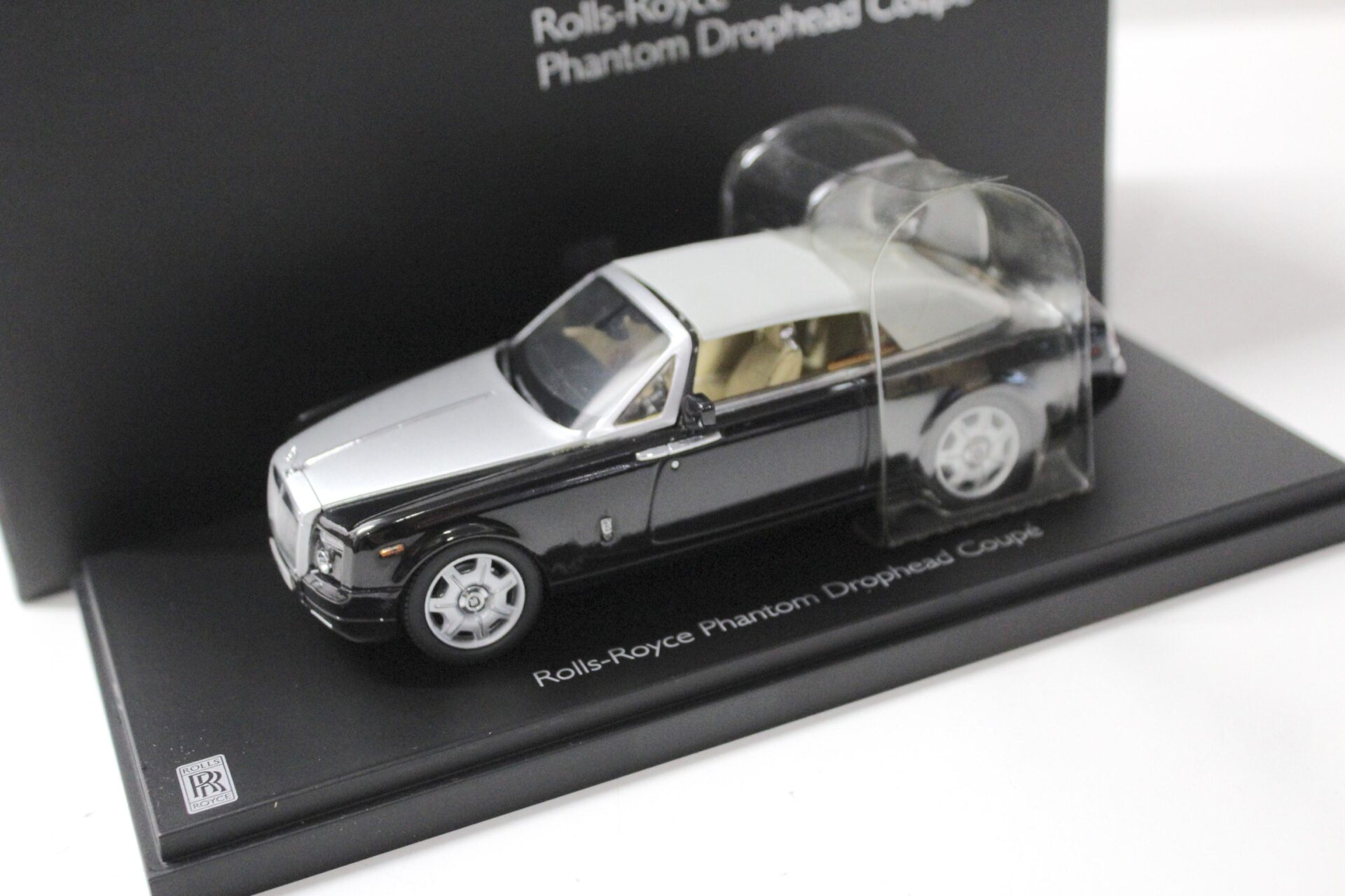 ID 52502 orig.jpg 1:43 Kyosho Rolls Royce Phantom Drophead Coupe Diamond black/ silver