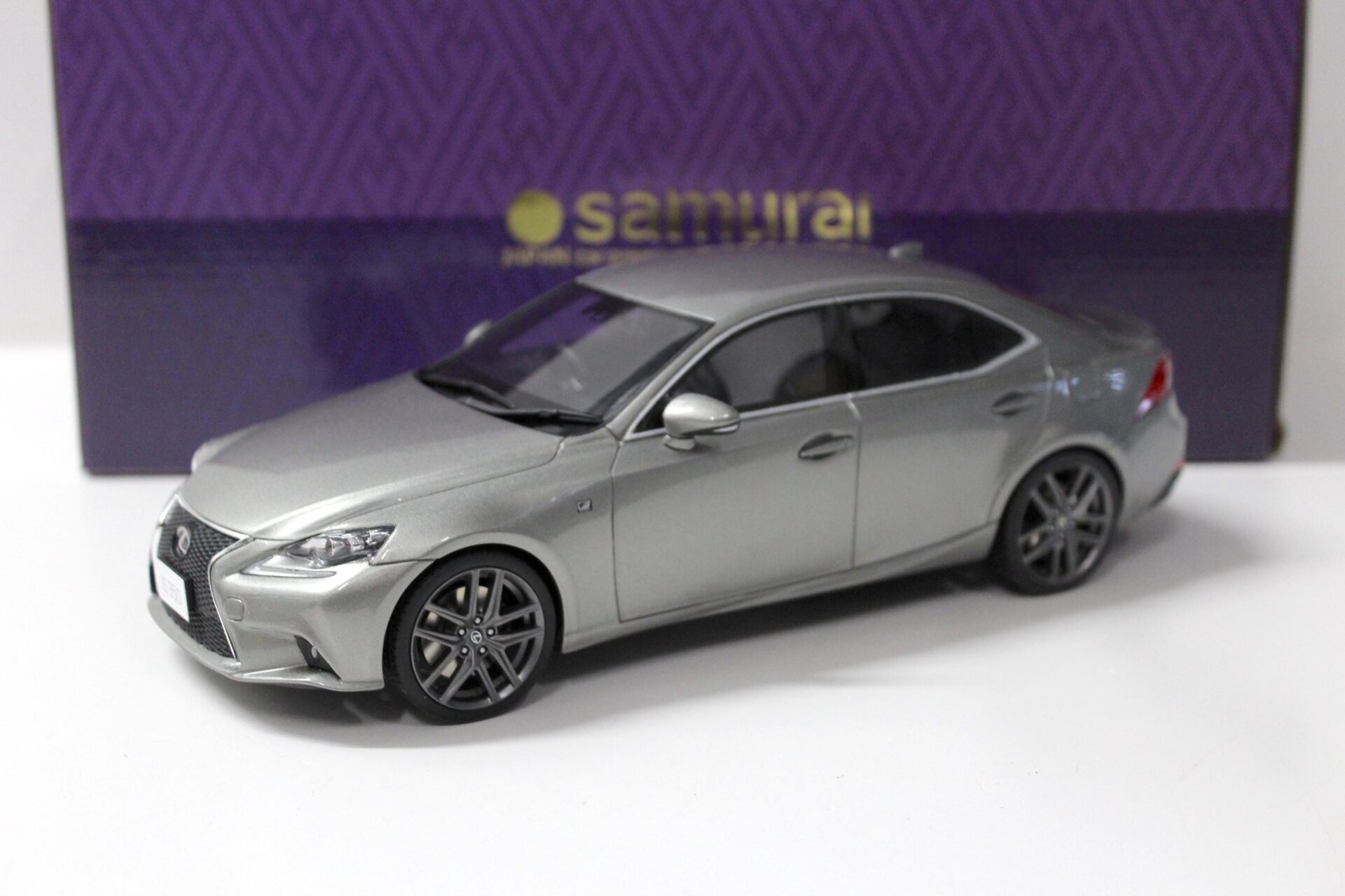 ID 52530 orig.jpg 1:18 Kyosho Lexus IS350 F Sport Sedan gray metallic