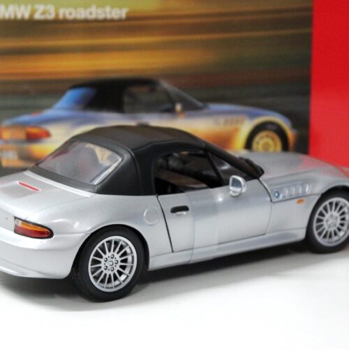 1:18 UT Models BMW Z3 Roadster silver with Softtop DEALER VERSION - Image 3