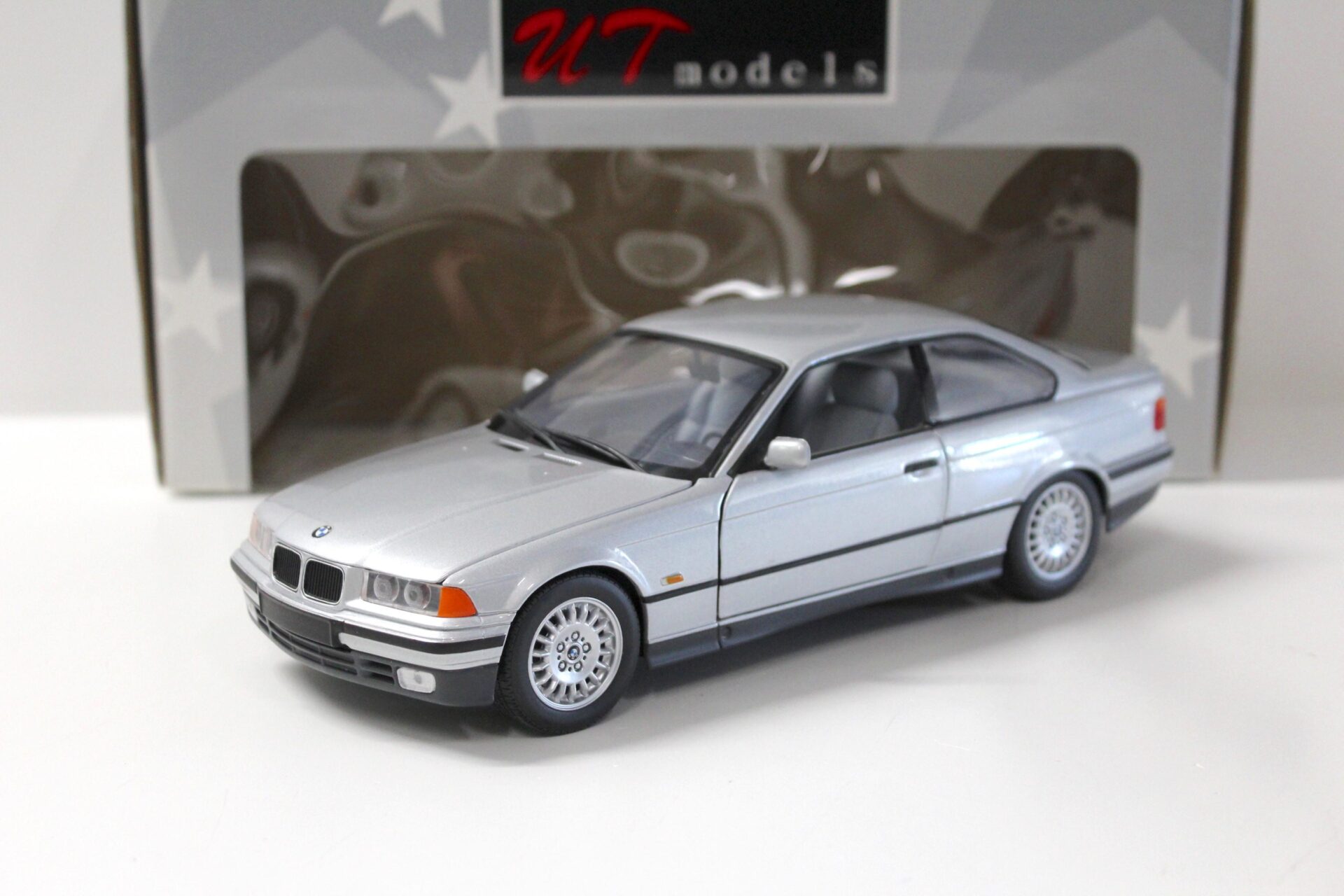 1:18 UT Models BMW 3er 328i Coupe E36 silver 1992