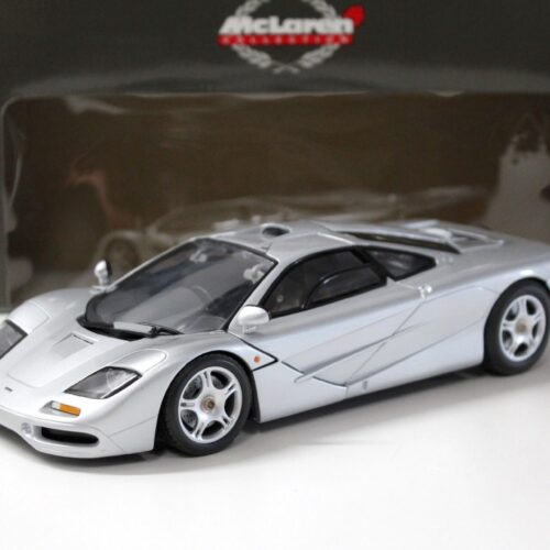 1:18 UT Models McLaren F1 Road Car silver