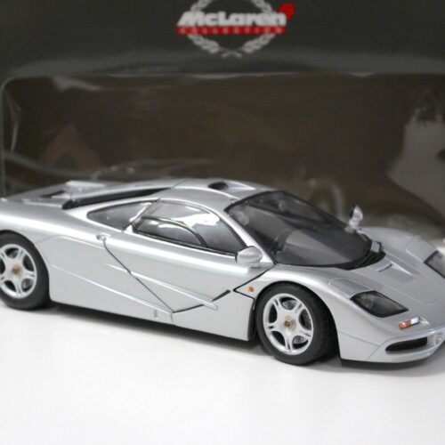 1:18 UT Models McLaren F1 Road Car silver
