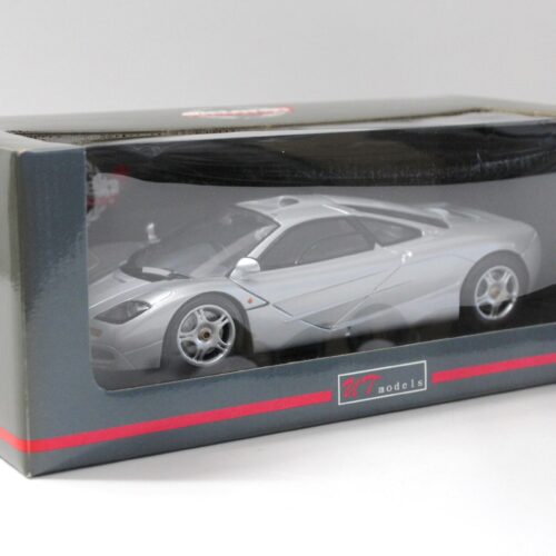 1:18 UT Models McLaren F1 Road Car silver
