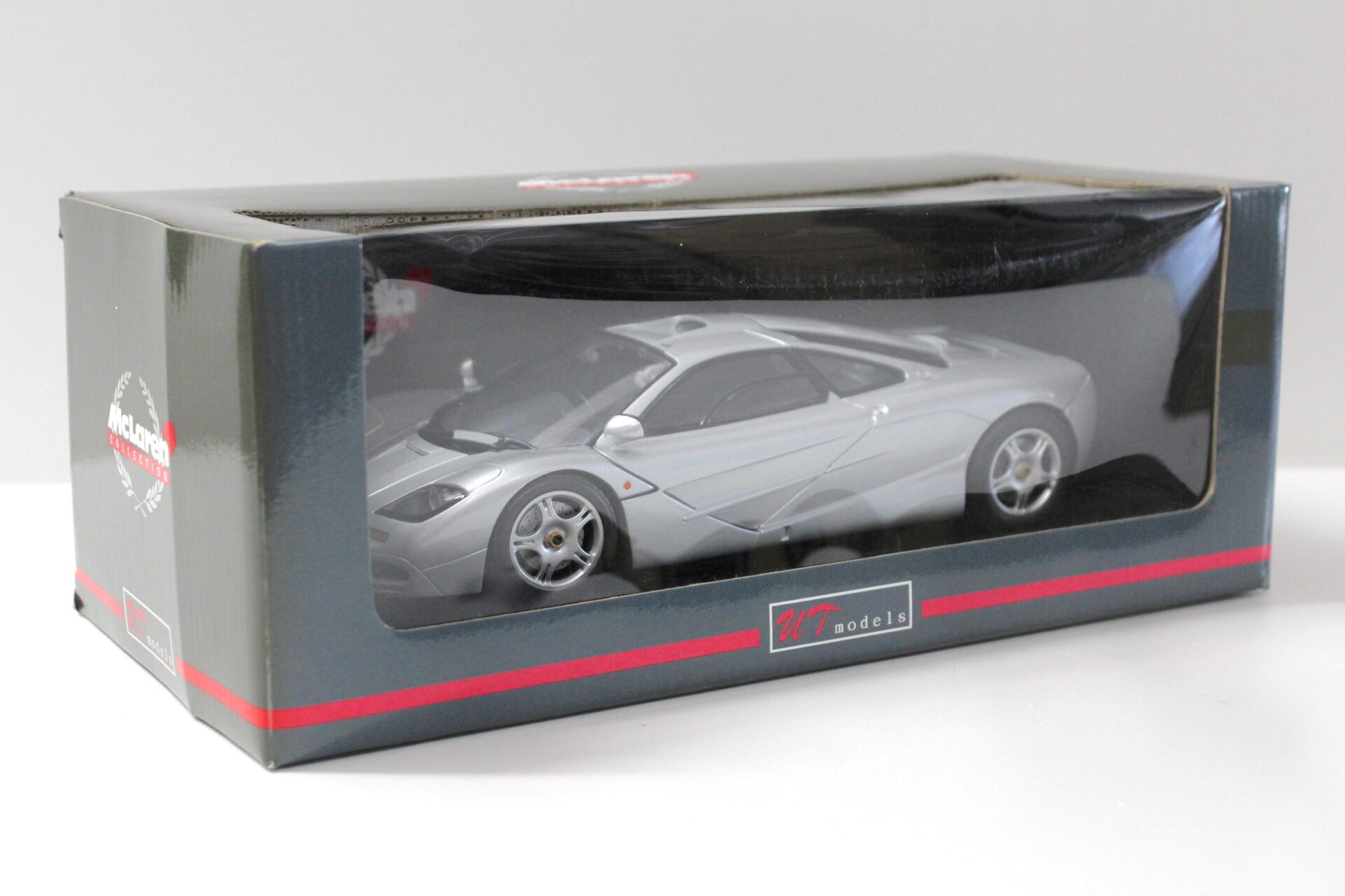 1:18 UT Models McLaren F1 Road Car silver