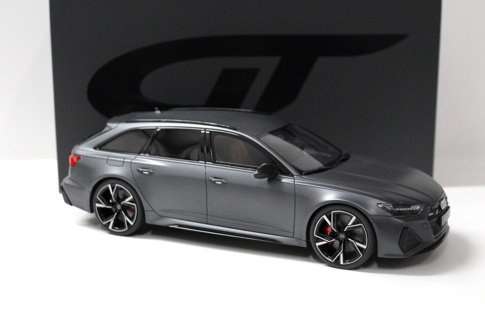 1:18 GT Spirit GT289 Audi RS6 Avant (C8) Daytona grey nacre 2020
