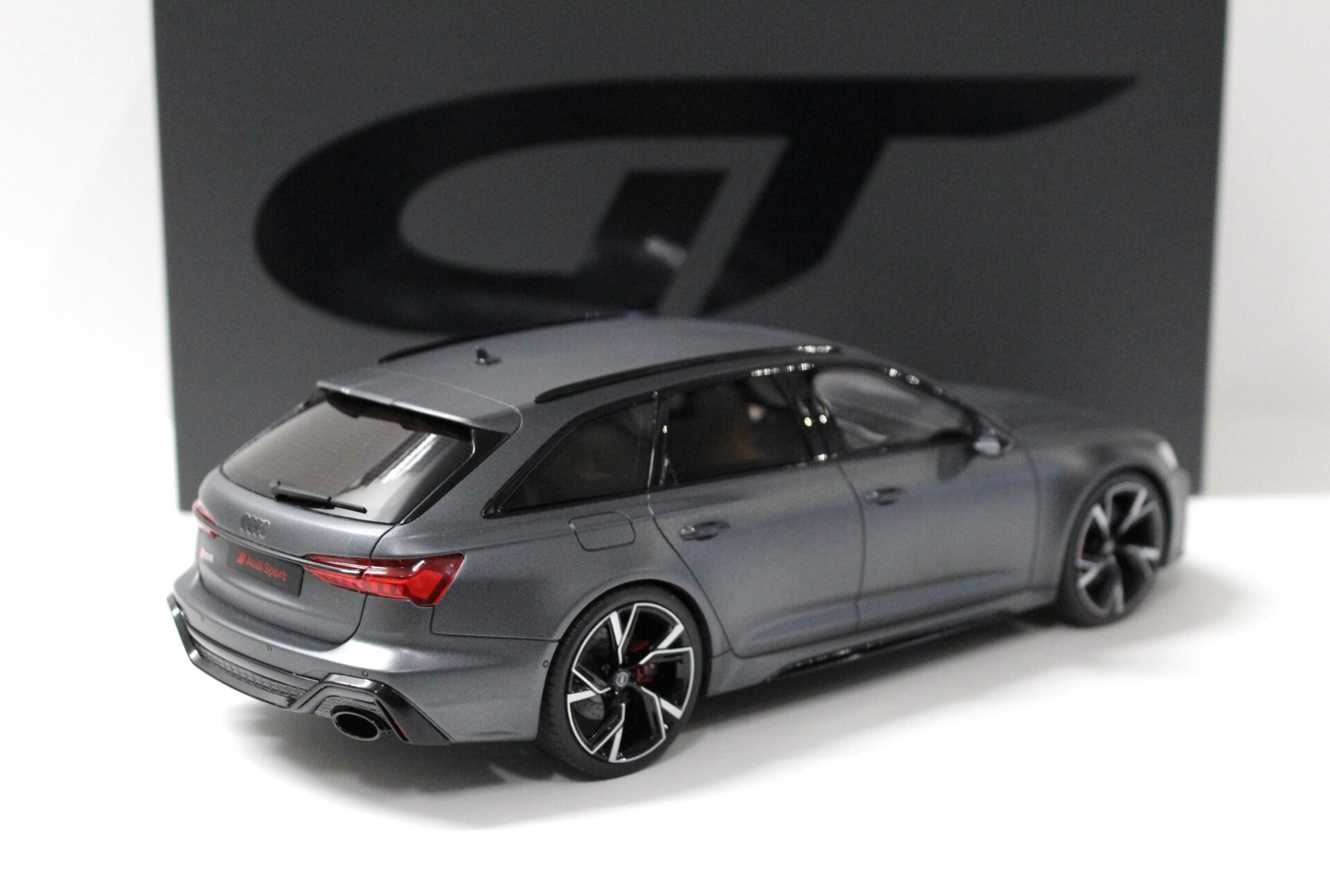 1:18 GT Spirit GT289 Audi RS6 Avant (C8) Daytona grey nacre 2020
