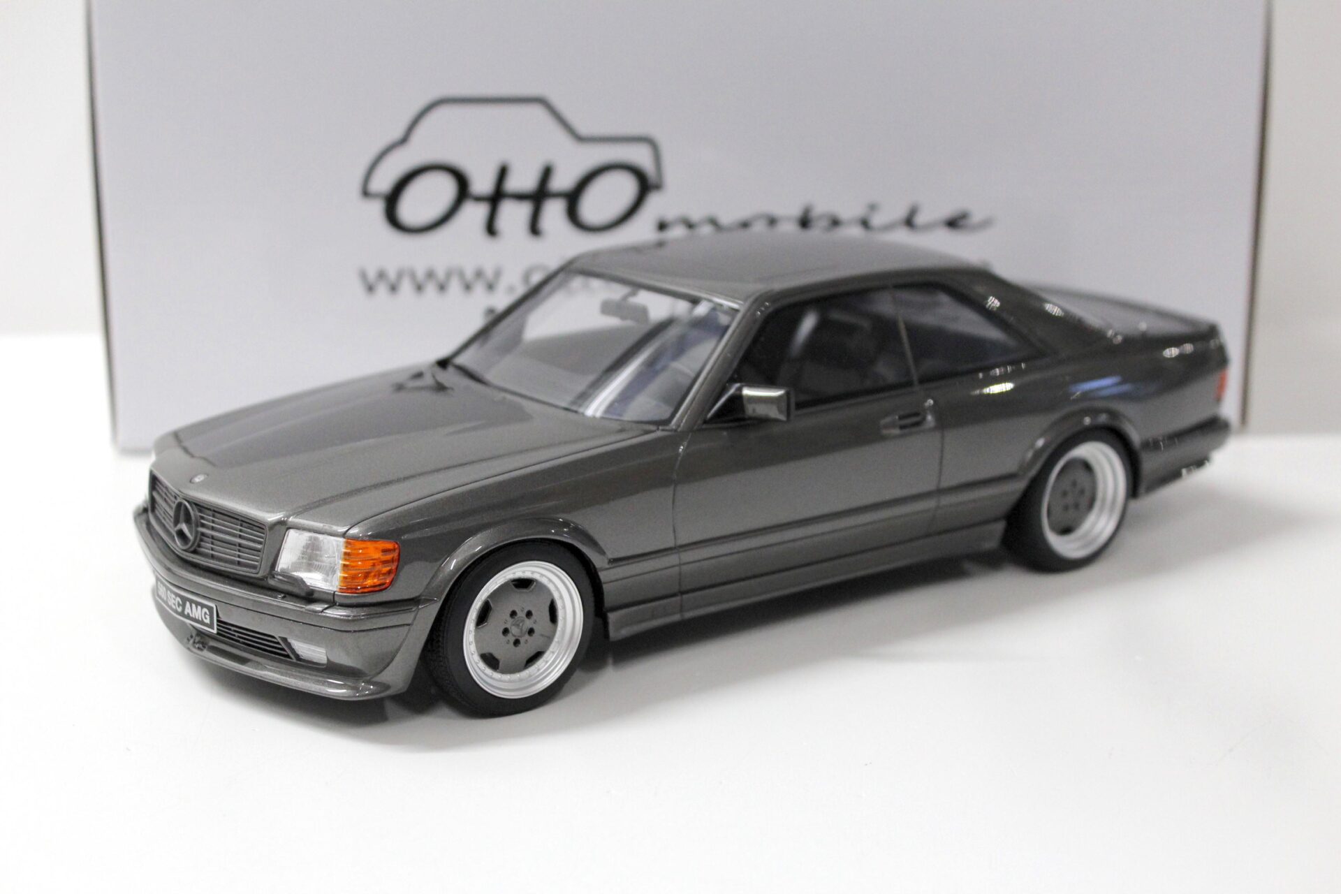 1:18 OTTO mobile OT823 Mercedes 560 SEC AMG (C126) Coupe grey metallic