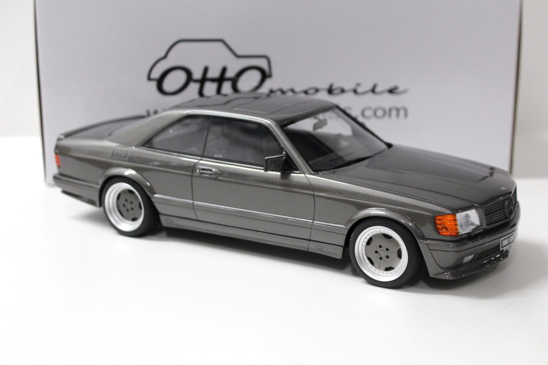 1:18 OTTO mobile OT823 Mercedes 560 SEC AMG (C126) Coupe grey metallic