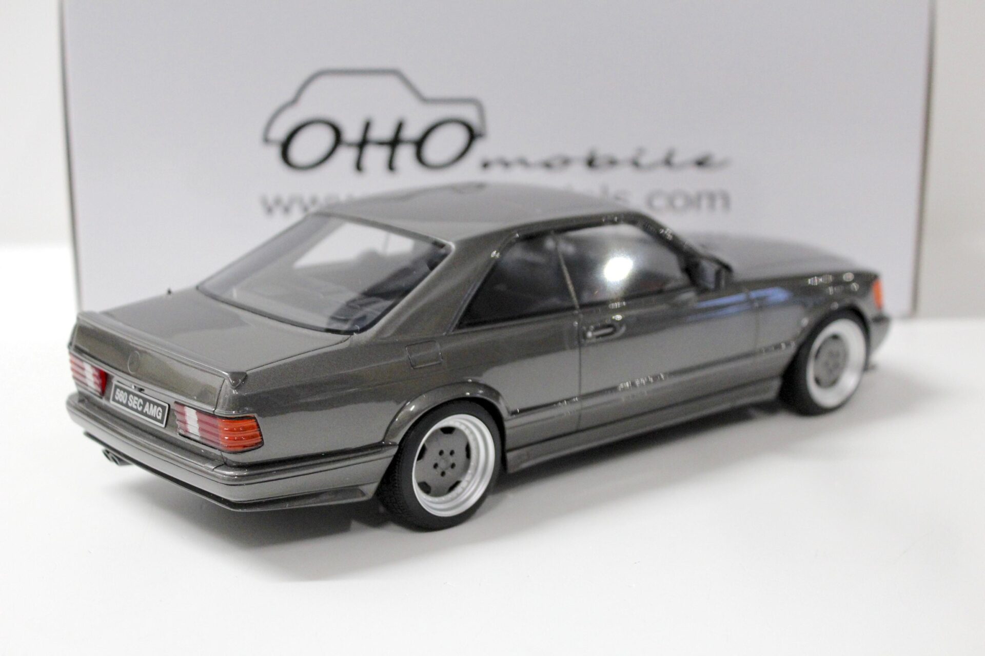1:18 OTTO mobile OT823 Mercedes 560 SEC AMG (C126) Coupe grey metallic