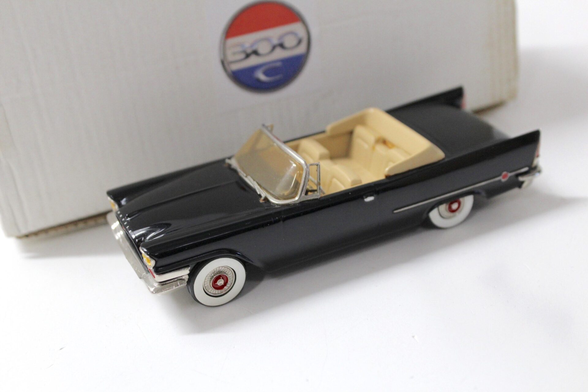 ID 53079 orig.jpg 1:43 Madison Models 1957 Chrysler 300C Convertible black
