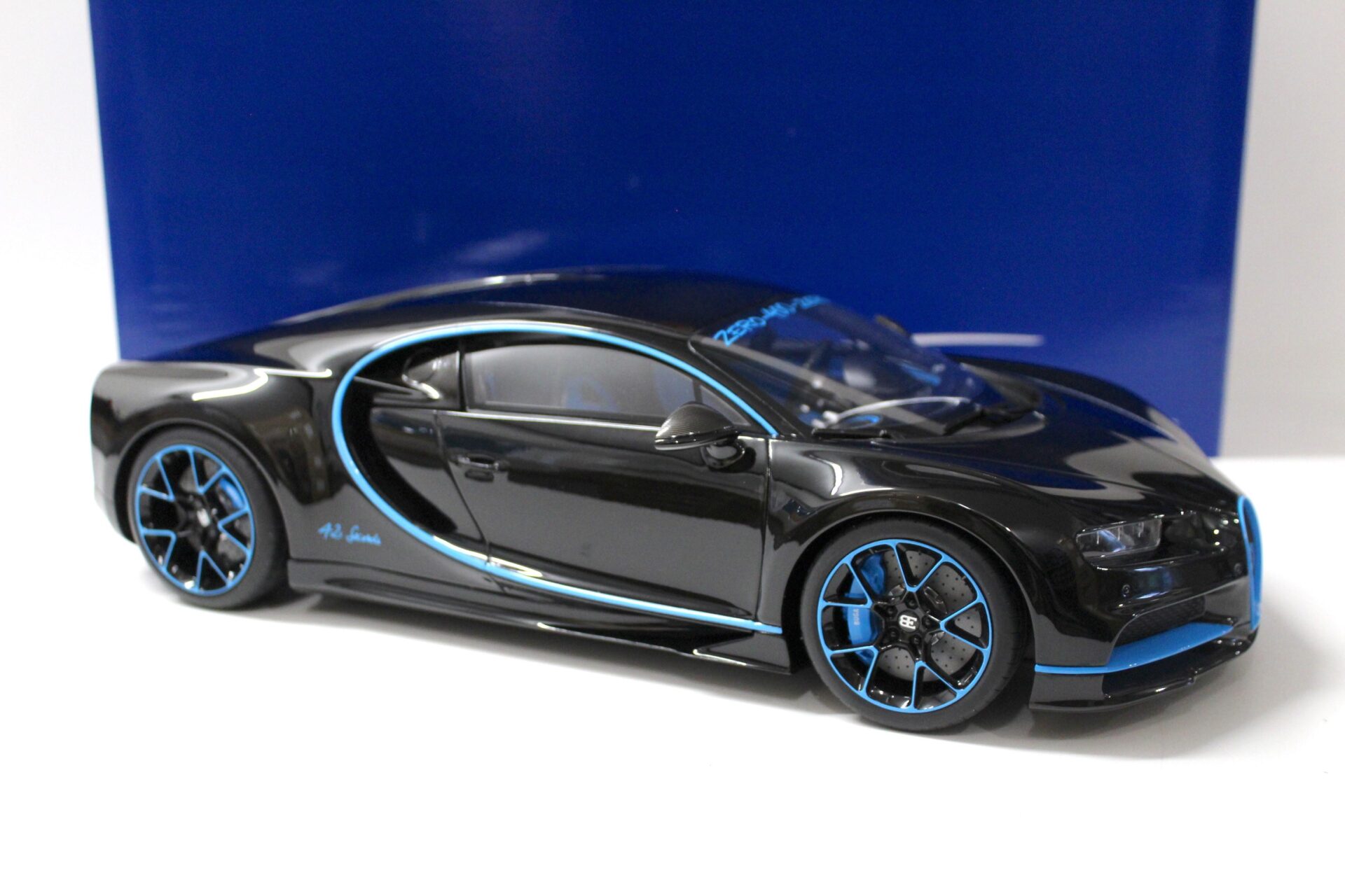 1:12 Kyosho Bugatti Chiron Edition 42 black / blue