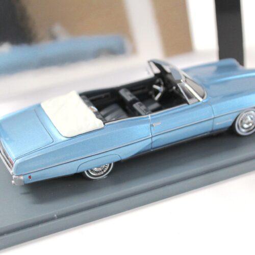 1:43 NEO Pontiac Bonneville Convertible 1968 blue metallic