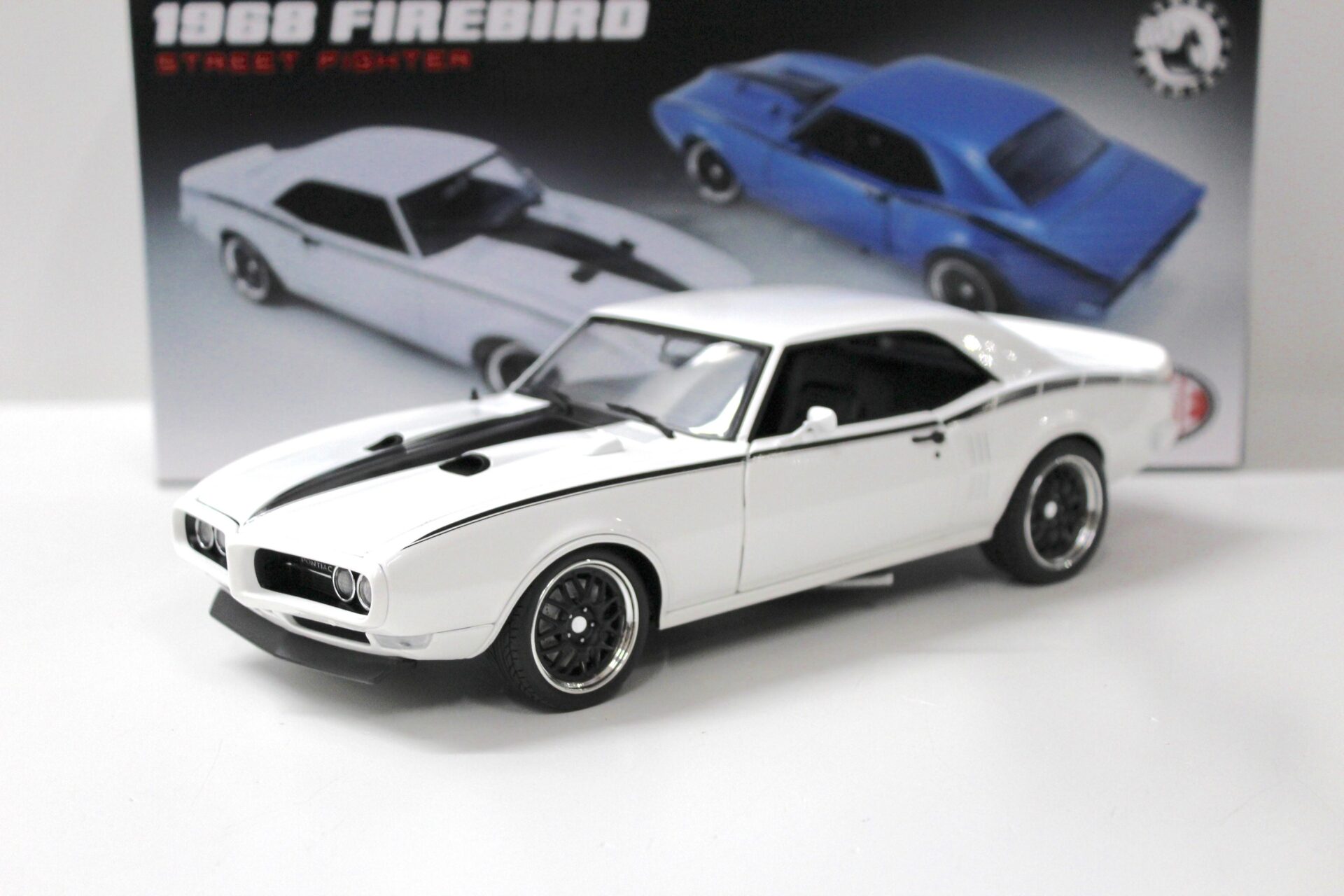 ID 53518 orig.jpg 1:18 ACME 1968 Pontiac Firebird Street Fighter Cameo ivory white
